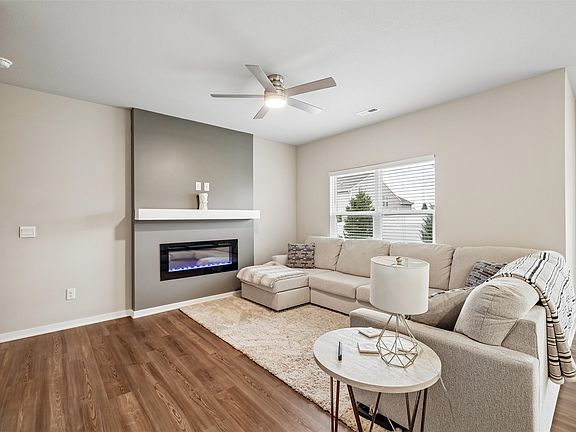 5th image of 917 Maywood Ln