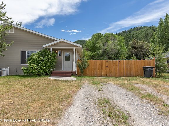 3rd image of 153 Alpine Dr #B