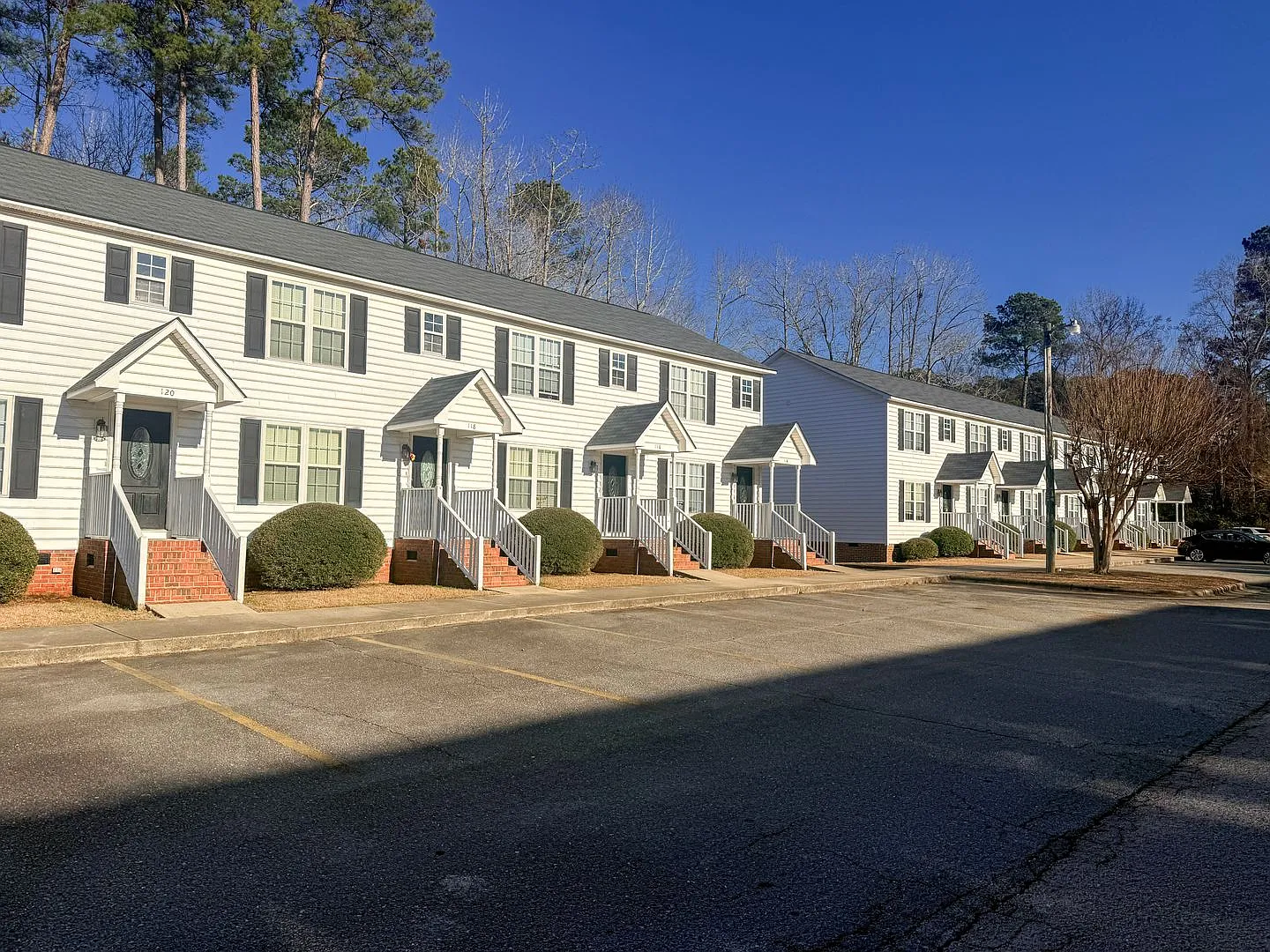 Cambridge Apartments — Photo 1