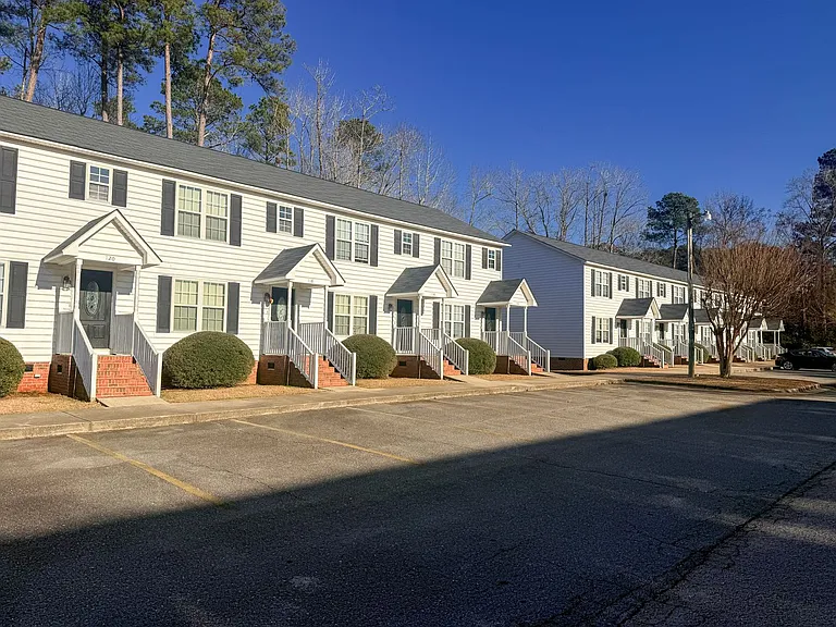 Cambridge Apartments — Photo 1