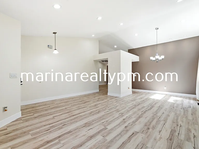 208 Buttercup Cir — Photo 40