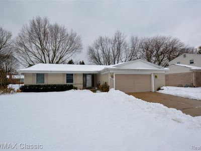 15833 Robinwood Dr, Northville, MI, 48168