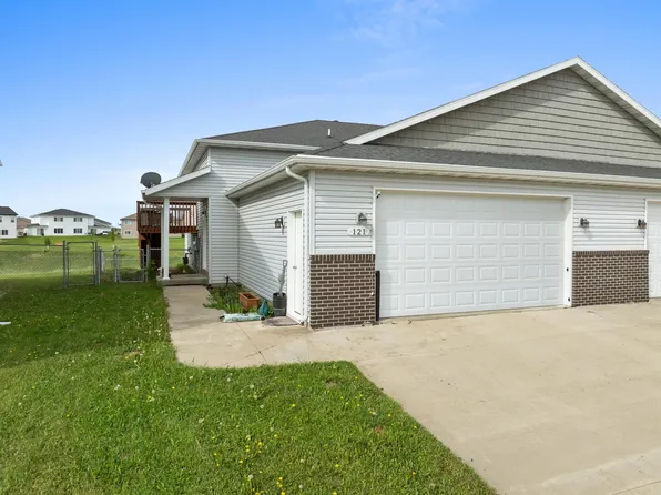121 Mulberry Loop, Minot, ND 58703