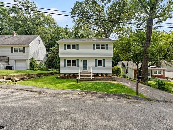 2nd image of 61 Bellot Rd