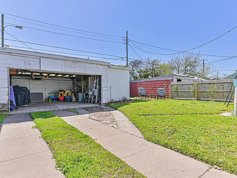 3519 Avenue R 1/2 — Photo 36