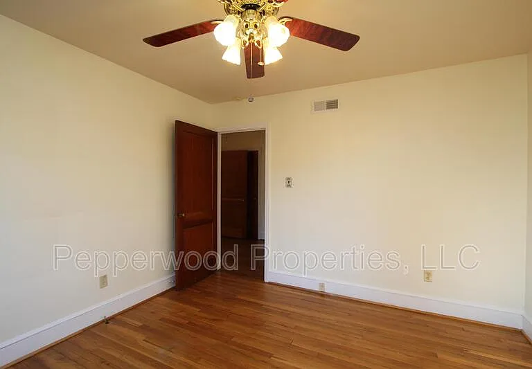 327 N Park Dr — Photo 7