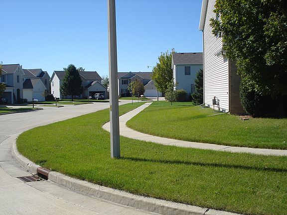 3rd image of 2 Breckenwood Ct