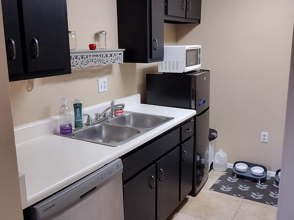 5th image of 411 Dorchester Sq #411
