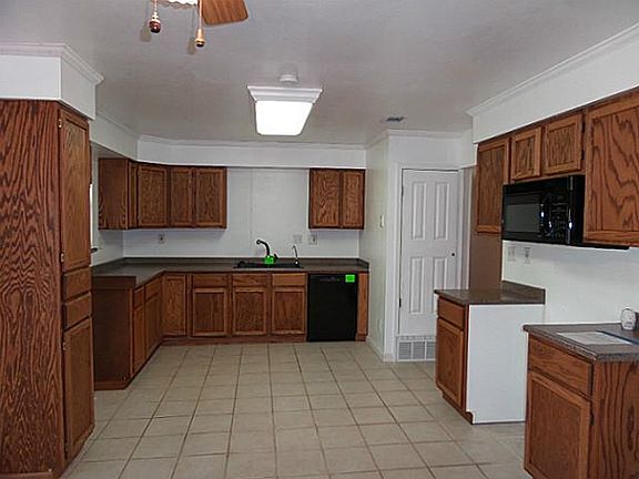 4th image of 605 Cozby St N