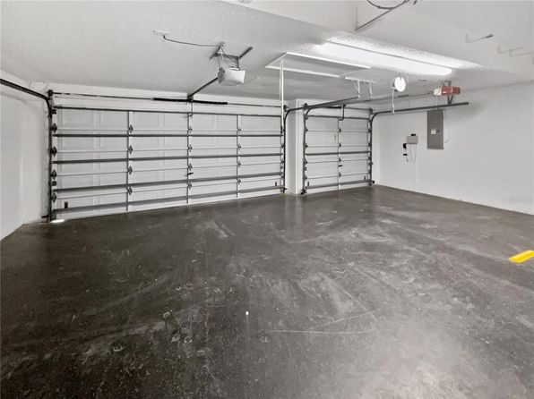 8114 Pond Shadow Ln, Tampa, FL 33635