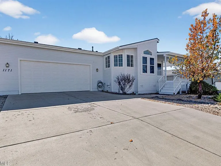 1171 Louie St — Photo 4