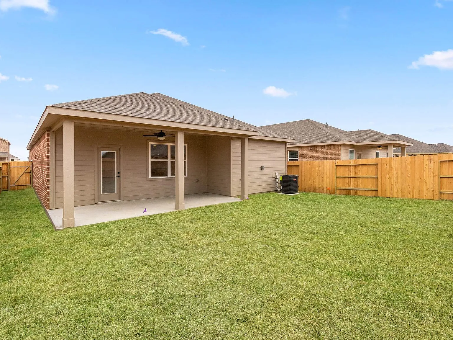 3 bed, 2.0 bath, 1613 sqft, $2,645 — Photo 2