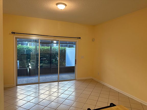 4th image of 12997 Sunset Lake Dr