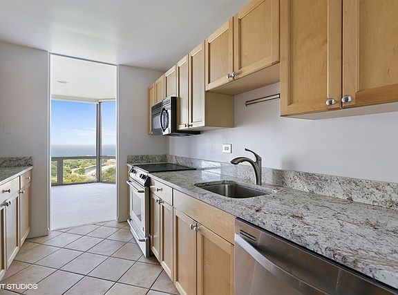 5th image of 2650 N Lakeview Ave APT 2009