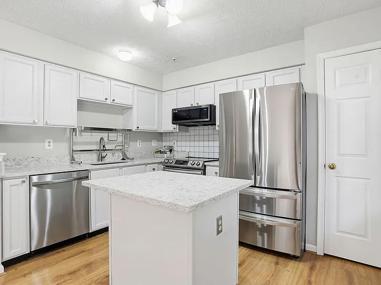 8000 Brightlight Pl — Photo 2