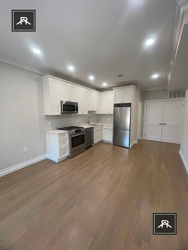 2 bed, 1.0 bath, 756 sqft, $3,400 — Photo 2