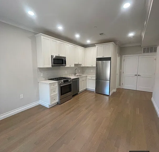 14 Mount Hood Rd #5 — Photo 2