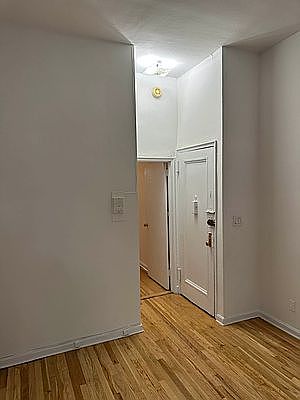 5th image of 310 E 90th St APT 1C
