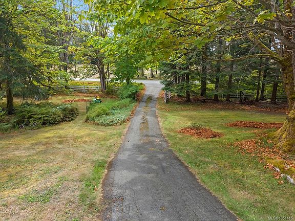 2nd image of 2734 Yellow Point Rd