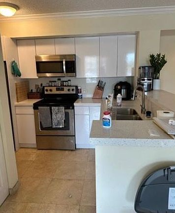4th image of 11155 SW 5th Pl #20E