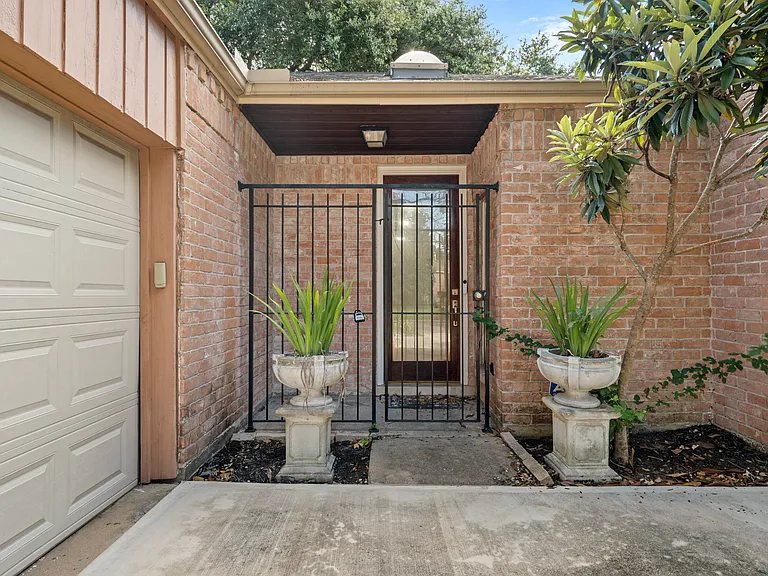 2231 Jamara Ln — Photo 25