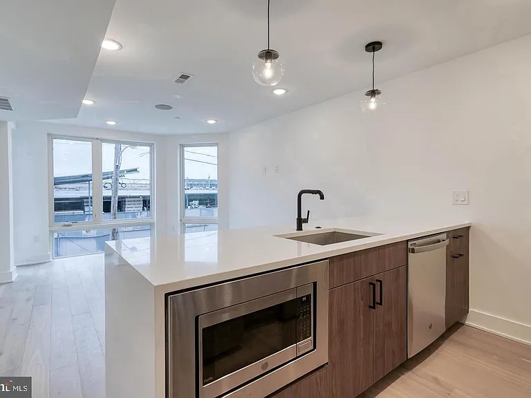 1519 Carpenter St #2 — Photo 7