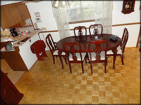 Breakfast Area viewing Kitchen bar to the left