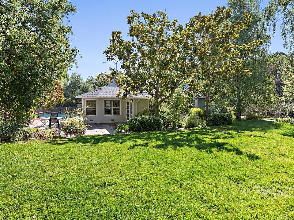 1st image of 2180 Oaks Dr