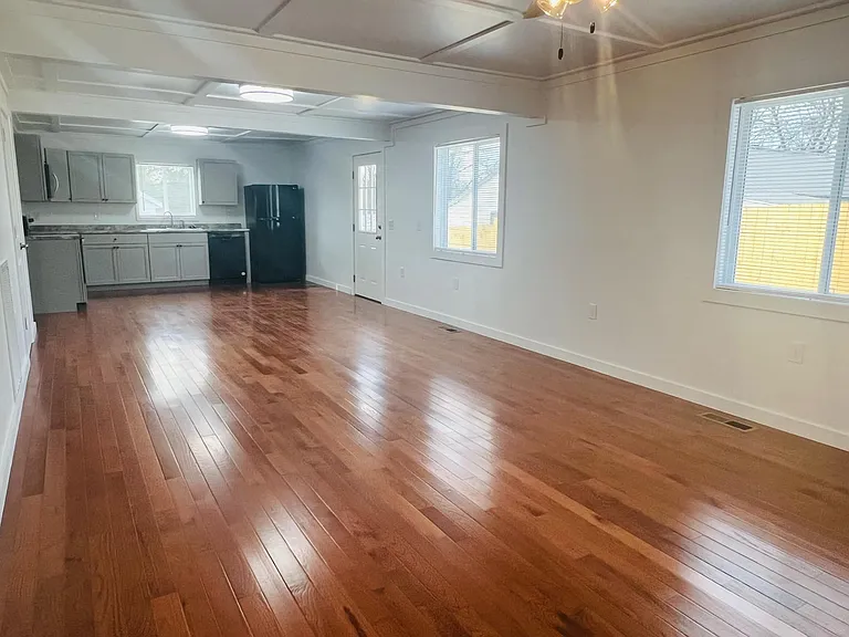 525 Fletcher St — Photo 4