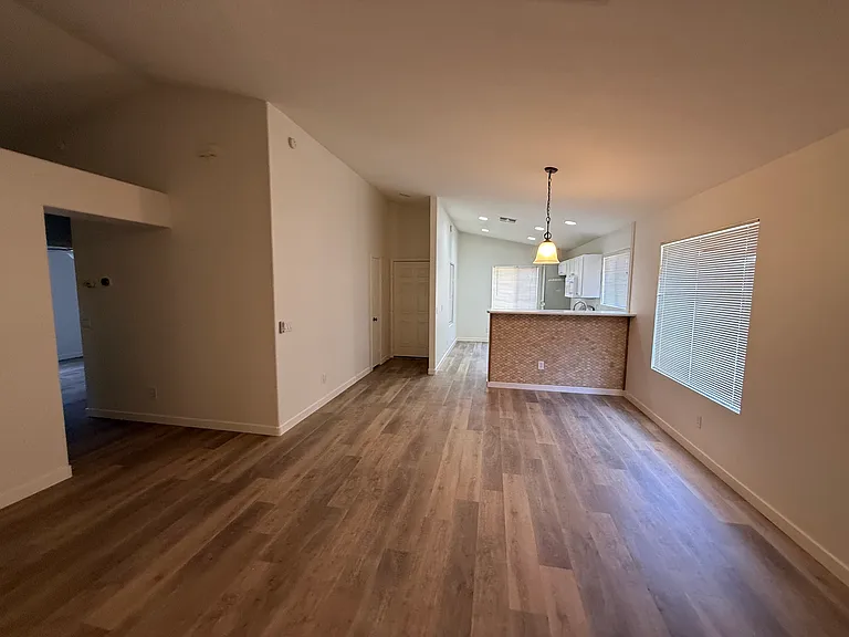 12419 N 41st Ave — Photo 7