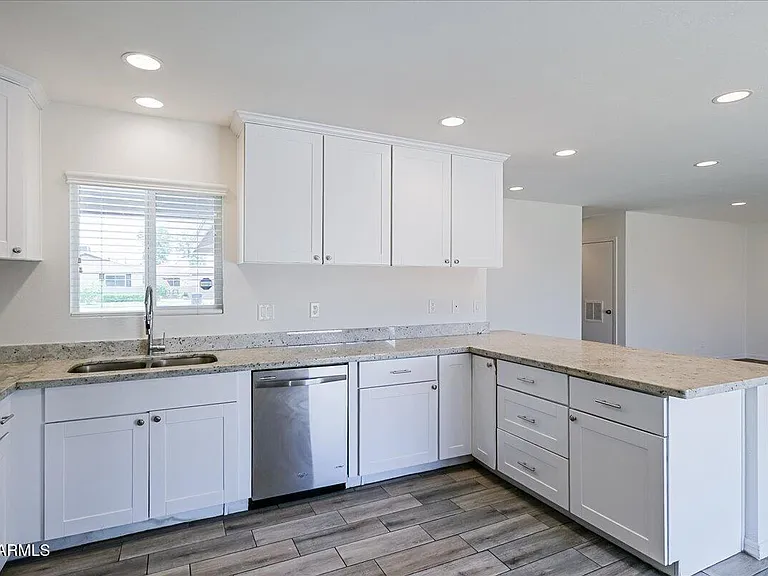 536 N Cheri Lynn Dr — Photo 11