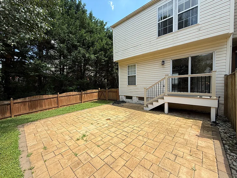 1097 Jeanett Way — Photo 3