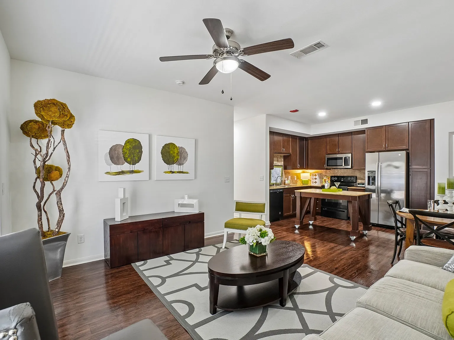 Lakewood Flats Apartments — Photo 3