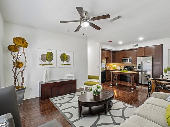 3rd image of 7425 La Vista Dr APT 1423