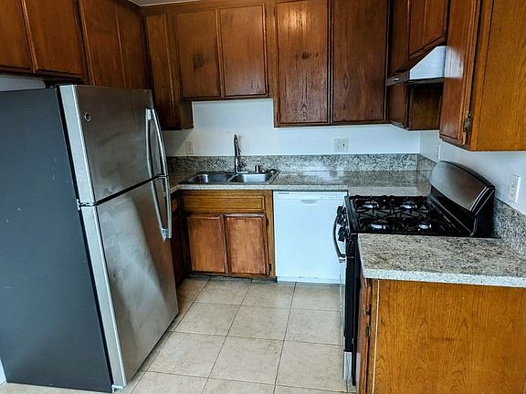 3rd image of 1620 W 209th St APT 3