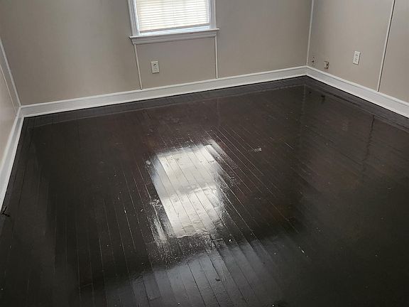 3rd image of 1817 Wellington Ave
