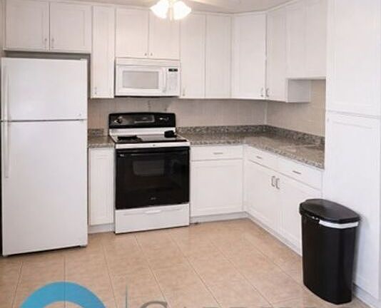 4th image of 925 Martin Dr #7