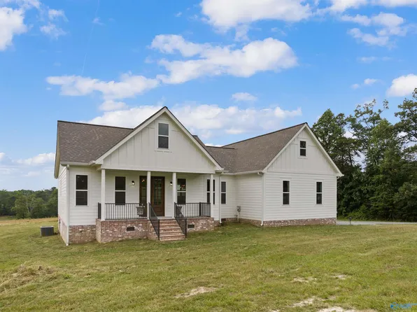 1070 Sherwood Dr, Fort Payne, AL 35967