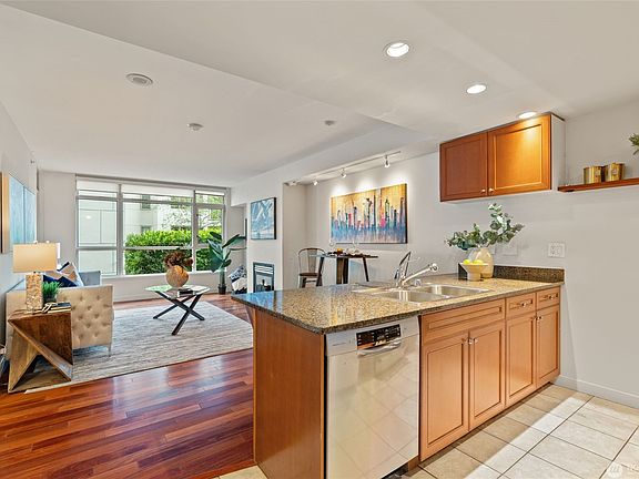 4th image of 1420 Terry Ave Unit 201