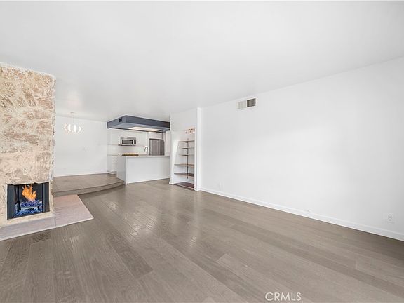 4th image of 521 Montana Ave APT 211