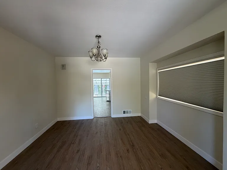 1323 Edgehill Dr — Photo 4