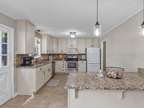 3rd image of 707 Haston Cir