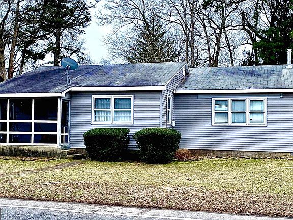 3rd image of 1701 Lakeside Dr S