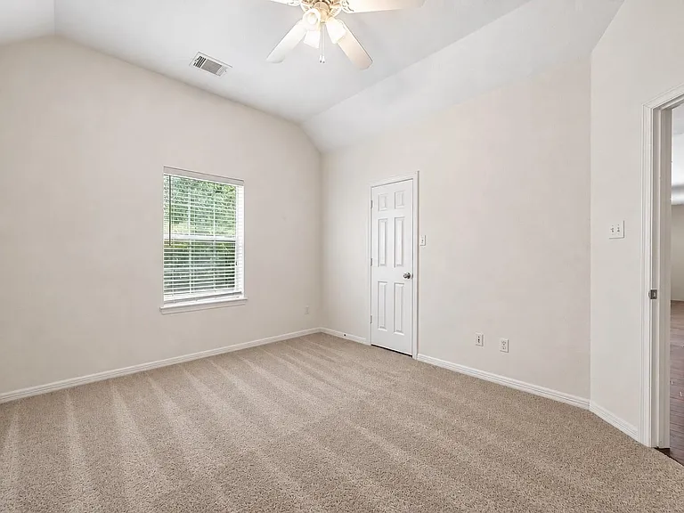 8110 Clearwater Xing — Photo 36
