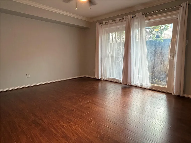 537 N Post Oak Ln #537 — Photo 10