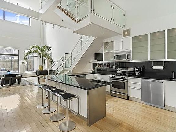 4th image of 535 Dean St Unit Penthouse 101