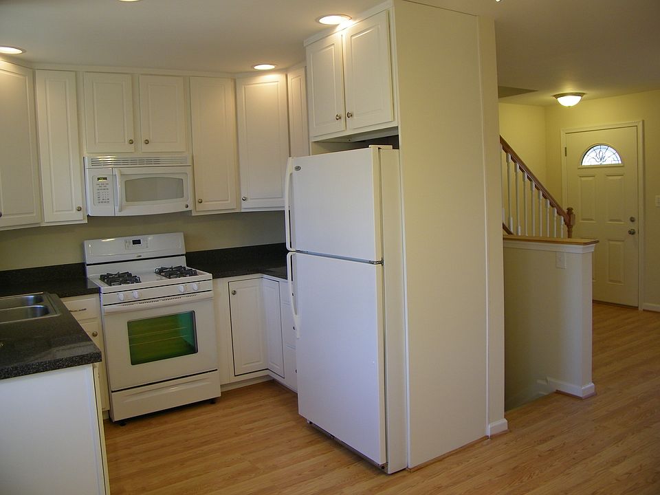 2nd image of 607 Wood St