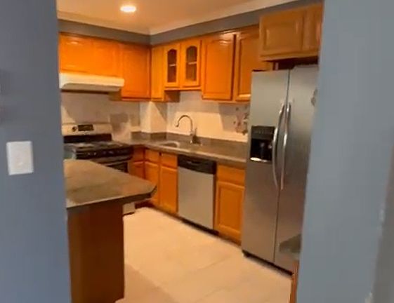 2nd image of 19 Roosevelt Ave Floor 1