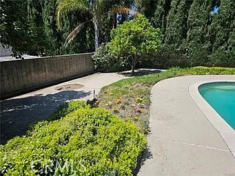 1194 W 14th St — Photo 32