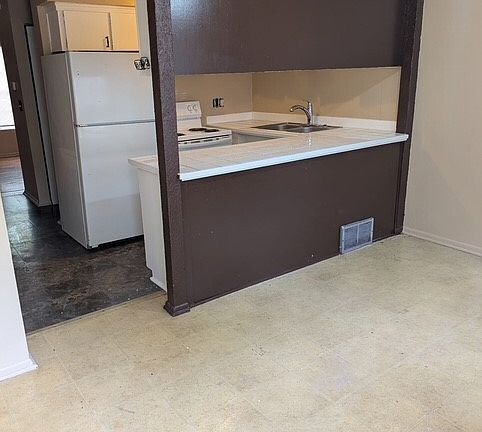 4th image of 2846 E 10th St #1